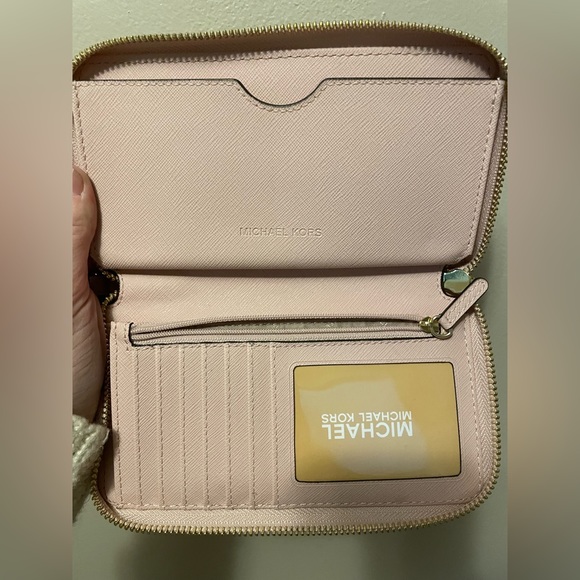 Michael Kors Wallet - Picture 4 of 5